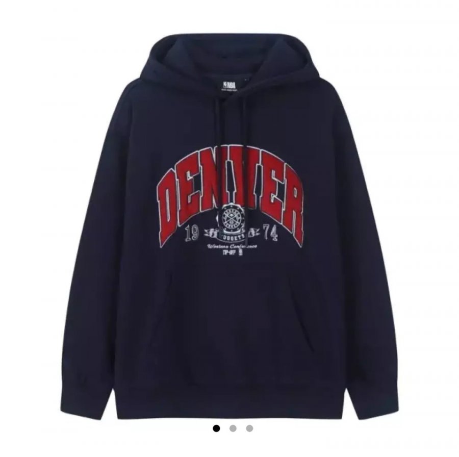 Áo nỉ có mũ trùm đầu có in hình vòm kiểu NBA