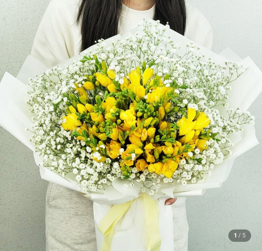 Bó hoa tươi Freesia