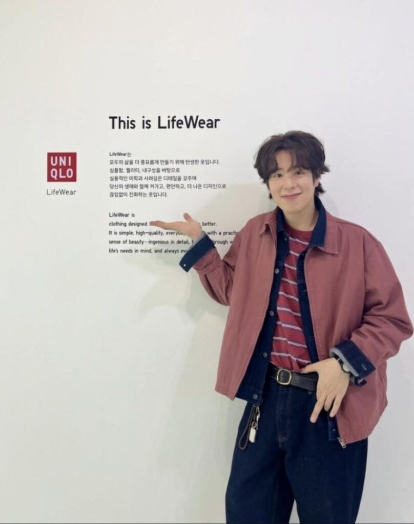 Áo khoác có khóa kéo Uniqlo JW Anderson 4,2 feet