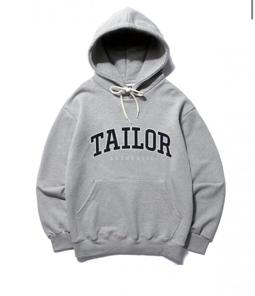 Áo hoodie có logo của Taylor Studio