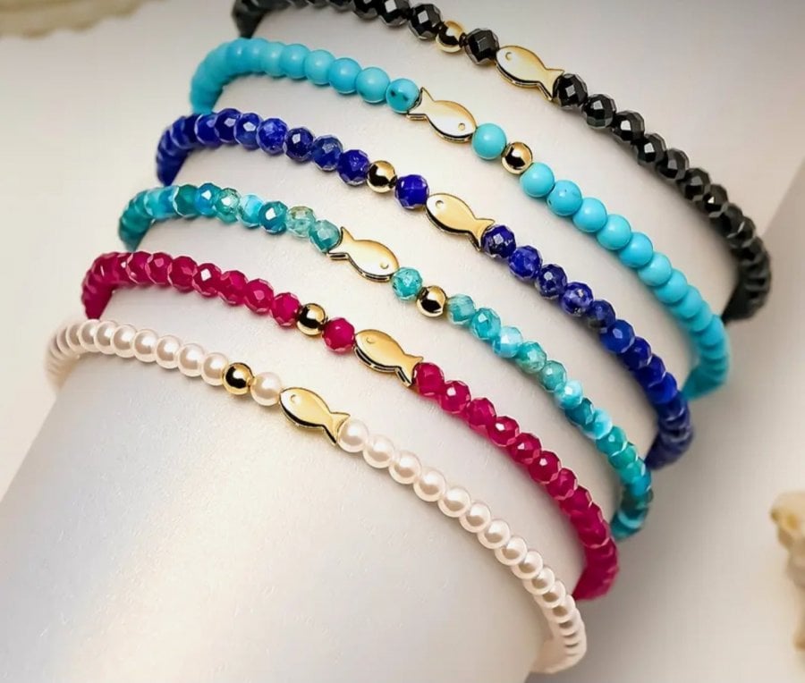 Vòng tay hạt đá tự nhiên vàng & cá may mắn 14K