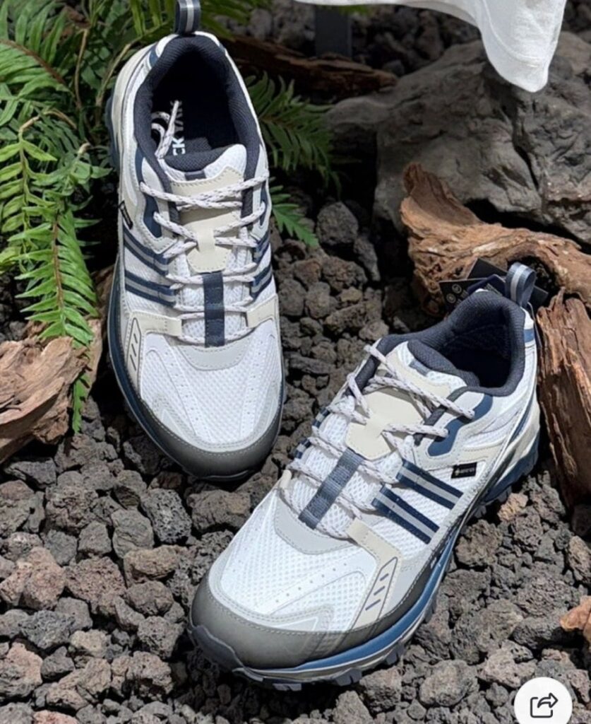 Giày leo núi Gore-Tex Unisex màu đen Yak