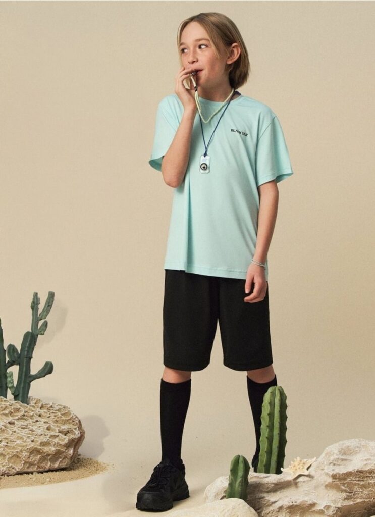 Bộ đồ trên và dưới chức năng làm mát bằng đá mới của Black Yak Kids 26SS