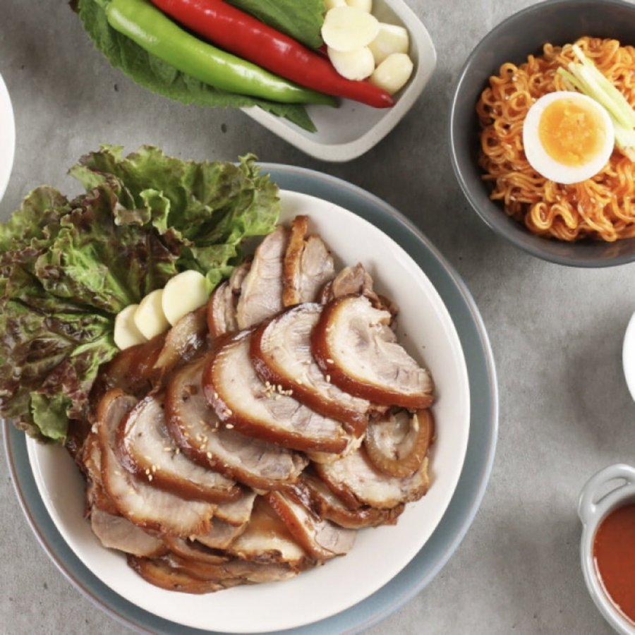 Chân giò heo rút xương tỏi đen 300g 3 gói