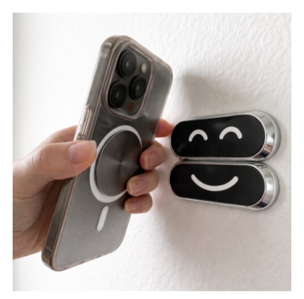 [Coupang] Giá đỡ điện thoại thông minh từ tính không đục lỗ treo tường (3.900 KRW/miễn phí)