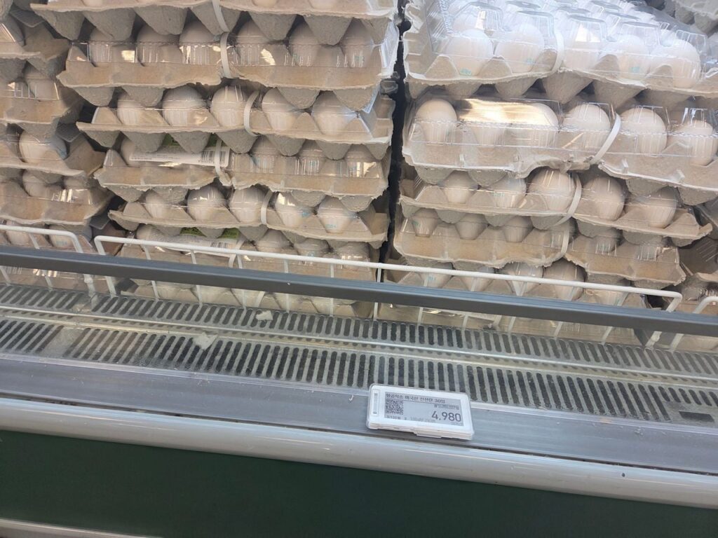 Trứng tươi E-Mart Mỹ
