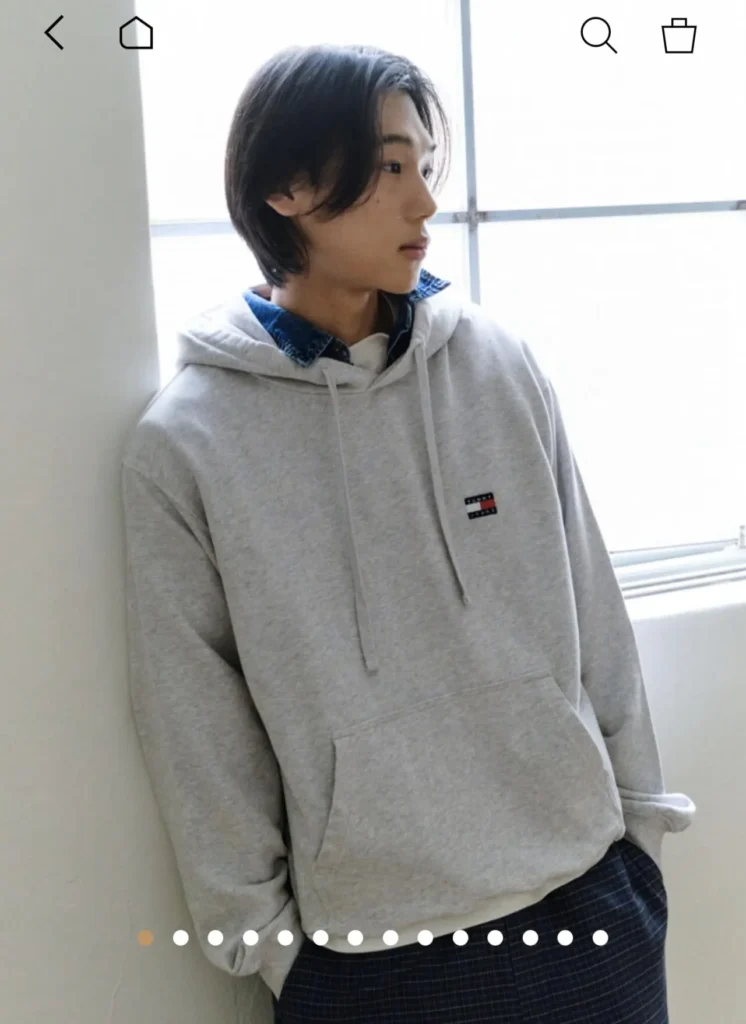 Áo hoodie huy hiệu hình hộp của Tommy Jeans